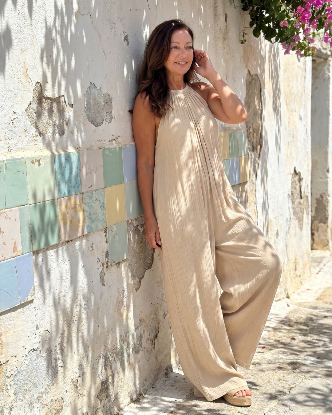סילברה | אוברול רחב ורפוי עם צווארון הלטר וקפלים