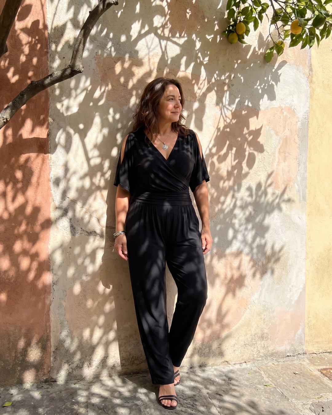ניקסרה | אוברול רפוי עם עיטוף מותן ושרוולים cold shoulder