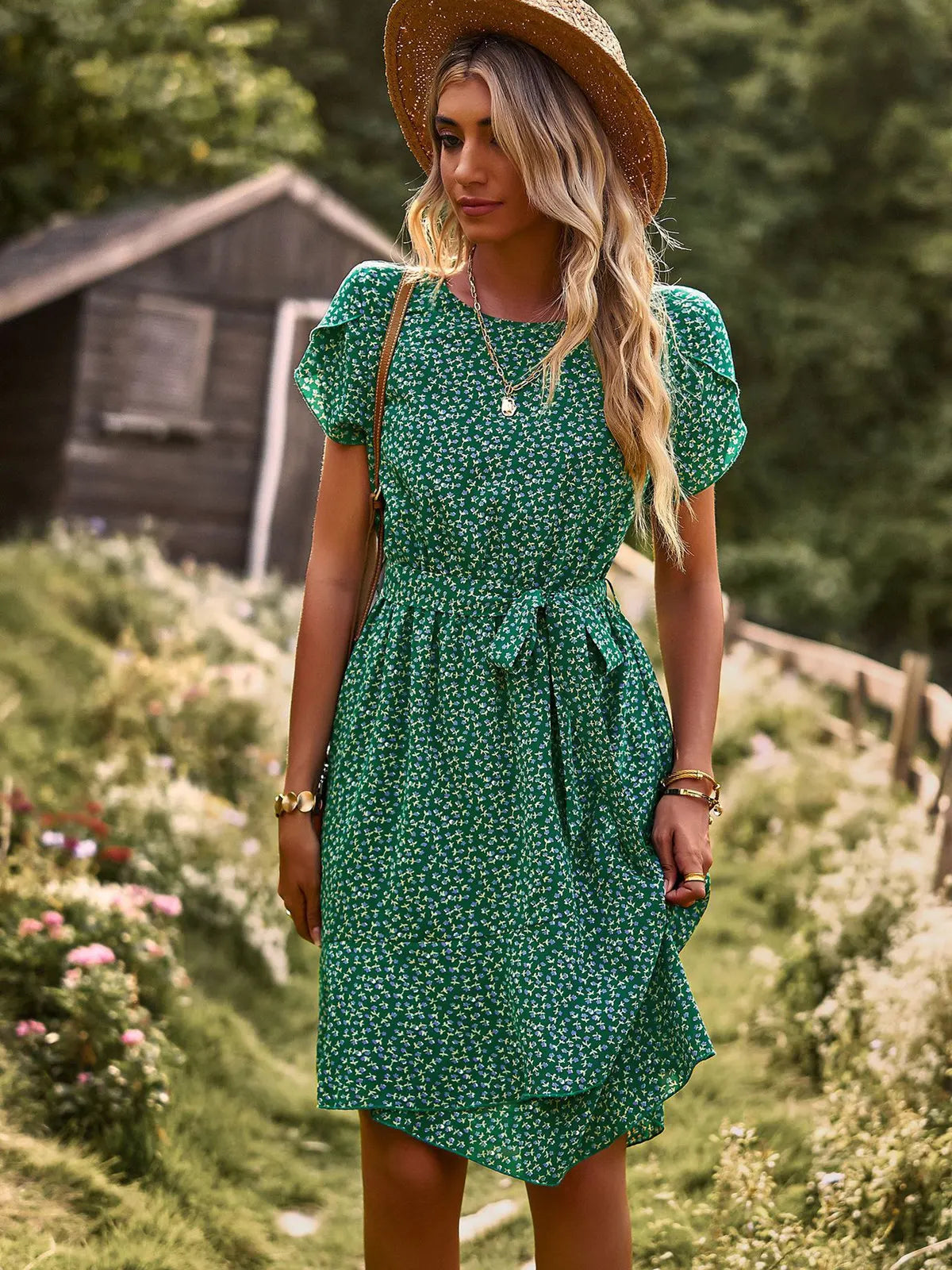 ליבנה | שמלת קיץ מידי פרחונית עם קשירה במותן